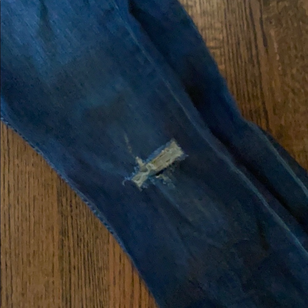 Arizona jeans with distressed knee holes - Picture 3 of 5